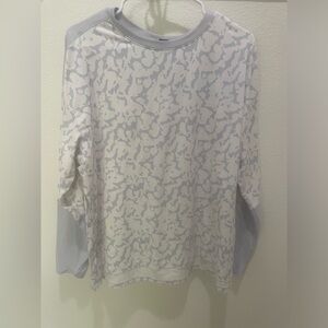 The North Face women’s 2XL lavender camo long-sleeved shirt